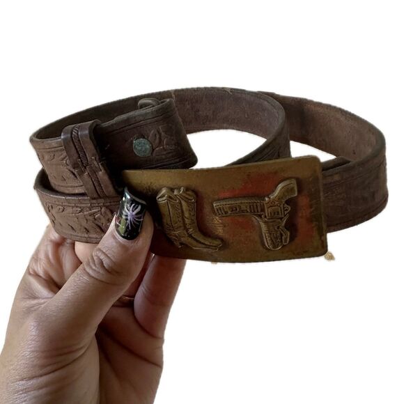 VTG The Larit Fort Worth Justin Brass Tone Buckle Embossed Tooled Leather Belt - Picture 1 of 7